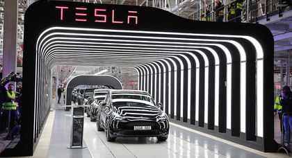 Tesla erkundet möglichen Gigafactory-Standort in Frankreich, während CEO Elon Musk sich mit dem französischen Präsidenten Macron trifft