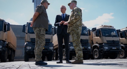 Украинские пограничники получили грузовики Mercedes Arocs от Германии