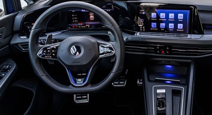 Volkswagen will bring back physical steering wheel buttons instead of touch controls