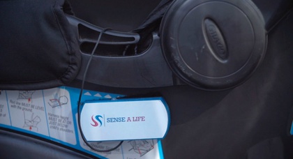 Стартап Sense a Life разработал датчик забытых в машине детей