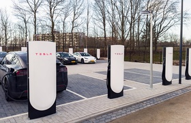 Tesla eröffnet die erste V4-Ladestation und baut das Ladenetz für Elektroautos aus