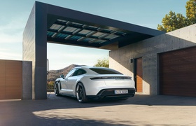 Porsche к 2025 году установит 100 собственных зарядных станций в Украине