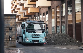 Volvo lance les camions électriques FL et FE à autonomie étendue pour des transports urbains plus silencieux et plus propres