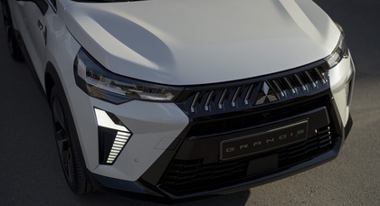 Mitsubishi Grandis повернувся, однак тепер це Renault Symbioz з іншими емблемами та трохи зміненим дизайном
