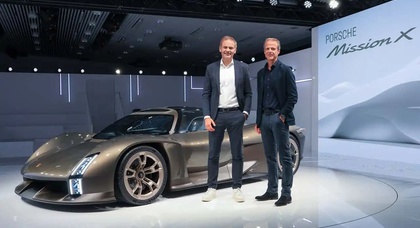 Флагман, що перевершує 911: Porsche розробляє гіперкар із середнім розташуванням двигуна