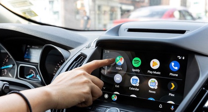В Android Auto, вероятно, будет добавлена поддержка управления автомобильным AM- и FM-радио