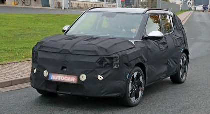 First photos of Kia EV2, which will be under 30,000 euros, on road tests