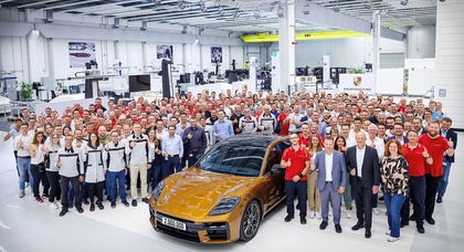 Porsche hat in Leipzig sein zweimillionstes Fahrzeug gebaut - einen wunderschönen neuen Panamera Turbo E-Hybrid