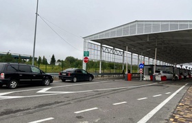 Відновлено рух легкових автомобілів через пункт пропуску «Краківець» на кордоні з Польщею