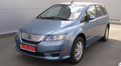 В Украине продан первый электромобиль BYD e6
