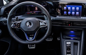 Volkswagen will bring back physical steering wheel buttons instead of touch controls
