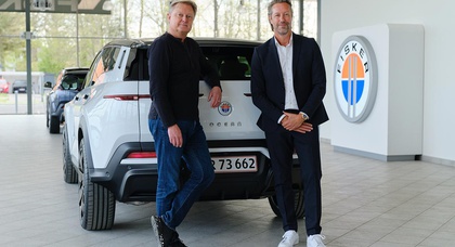 Fisker livre le premier SUV Ocean entièrement électrique à un client danois - une édition limitée de l'Ocean One en peinture extérieure blanc.