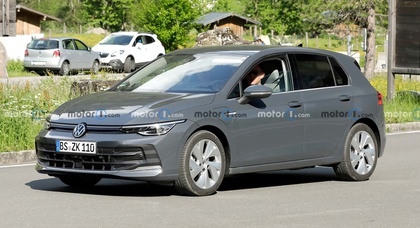 2024 Volkswagen Golf Facelift gesichtet: Glatte Designverbesserungen und neue Scheinwerfer