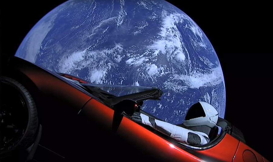 Стармен и Tesla Roadster в космосе