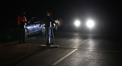 19 von 23 Fahrzeugen haben den IIHS-Nachttest wegen automatischem Bremsen vor einem Fußgänger nicht bestanden