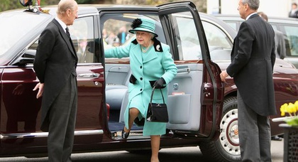 Английская королева начала поиски водителя