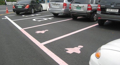 Парковки для женщин начали делать в Корее