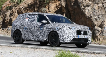 Third-generation Peugeot 5008 spotted featuring boxy design