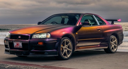 Rare R34 Nissan Skyline GT-R V-Spec en Midnight Purple disponible à la vente aux États-Unis
