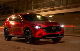 Mazda plant die Einführung einer neuen Generation des beliebten Geländewagens CX-5, möglicherweise im Jahr 2025. Er wird voraussichtlich mit einem Hybridantrieb ausgestattet sein