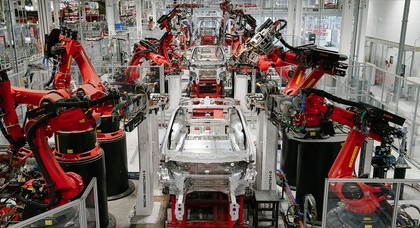 Tesla reçoit une cargaison de robots de chaîne de production pour le prochain cybertruck