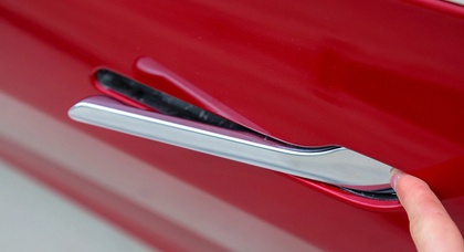 Les poignées de porte Icy Tesla peuvent être fixées avec des pièces autocollantes bon marché