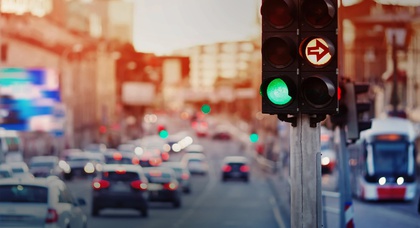 Google aide Athènes à résoudre les problèmes d'embouteillage en contrôlant ses lumières intelligentes