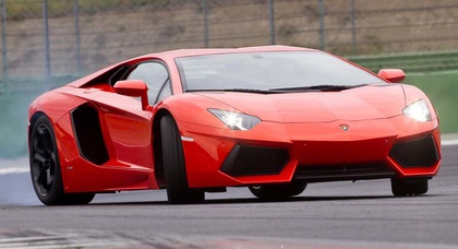 Автомобили Lamborghini сохранят атмосферные моторы