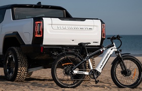 GMC and Recon introduced a $3,999 Hummer electric all-wheel bike that can speed of up to 28 mph (45 km/h)
