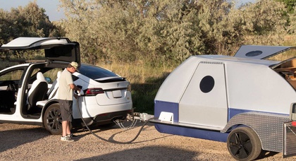 Colorado Teardrops has created a camper trailer that charges an electric car