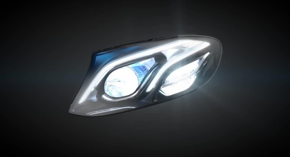 Завораживающая работа LED-фар нового Mercedes-Benz E-Class