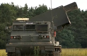 Le premier MLRS M270 est arrivé en Ukraine et a formé la société HIMARS 