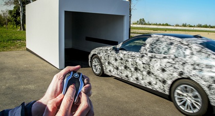 Новая «семёрка» BMW заедет в гараж без водителя (видео)