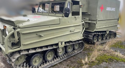 De rares transporteurs suédois à chenilles découverts en Ukraine