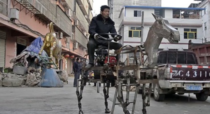 Китайский пенсионер построил роболошадь с бензиновым мотором (видео)