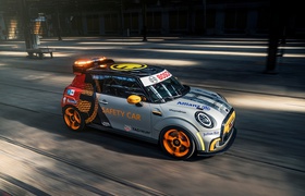 MINI Electric выбрали автомобилем безопасности для Formula E