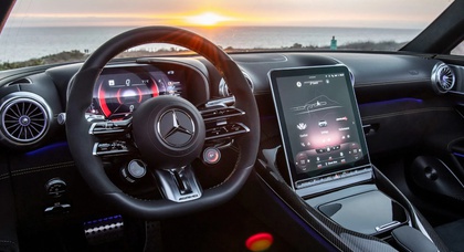Mercedes відкликає тисячі автомобілів через збої цифрової панелі приладів