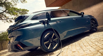 Peugeot 308 після оновлення отримав гібридні, електричну та дизельну модифікації