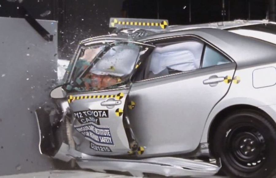 Toyota Camry провалила краш-тест