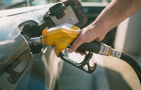 Цены на топливо разрешили повысить еще на 26-64 копеек за литр