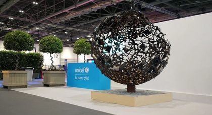 Formel E enthüllt Skulptur aus ausrangierten Rennwagenteilen zur Unterstützung von UNICEF