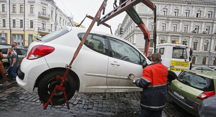 В Киеве начали обустраивать парковочные «карманы»