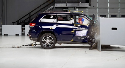Ford Explorer и Jeep Grand Cherokee провалили краш-тесты с малым перекрытием