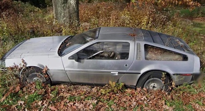 Abandoned DeLorean DMC-12 found on residential street thanks to Google Maps