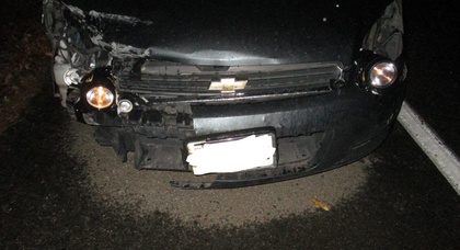 Полиция поймала водителя, который заменил разбитые фары обычными фонариками