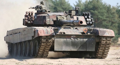 Polen übergab PT-91 Twardy-Panzer an die Ukraine