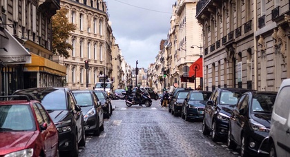 Paris erhebt höhere Parkgebühren für SUVs, um die "Autokrankheit" zu bekämpfen