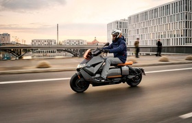 BMW представила футуристичный электро скутер с запасом хода до 130 км