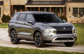 Mitsubishi ruft fast 90.000 Outlander wegen eines Softwarefehlers zurück, der dazu führen kann, dass sich der Infotainment-Bildschirm ausschaltet und die Rückfahrkamera nicht funktioniert, wenn man zu schnell in den Rückwärtsgang schaltet.