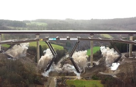 В Германии взорвали мост высотой 70 метров (видео)